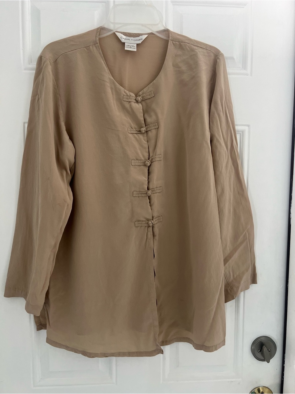 VTG Casual Corner Silk Blouse XL Tan Beige Asian Frog Closure Side Slits #920
